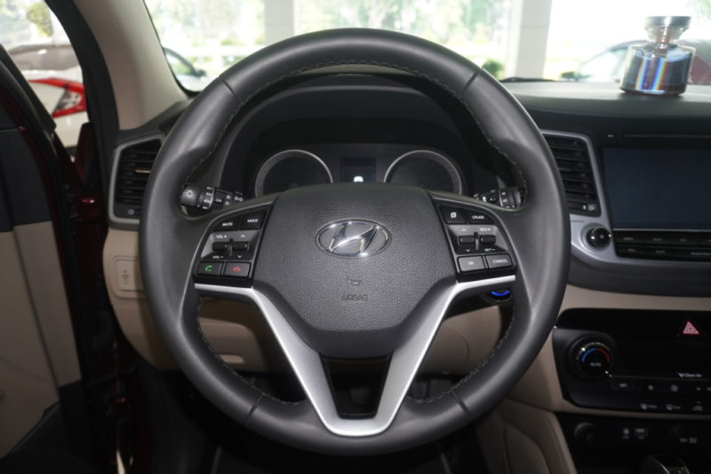 Hyundai Tucson 2.0AT 2015 - 13