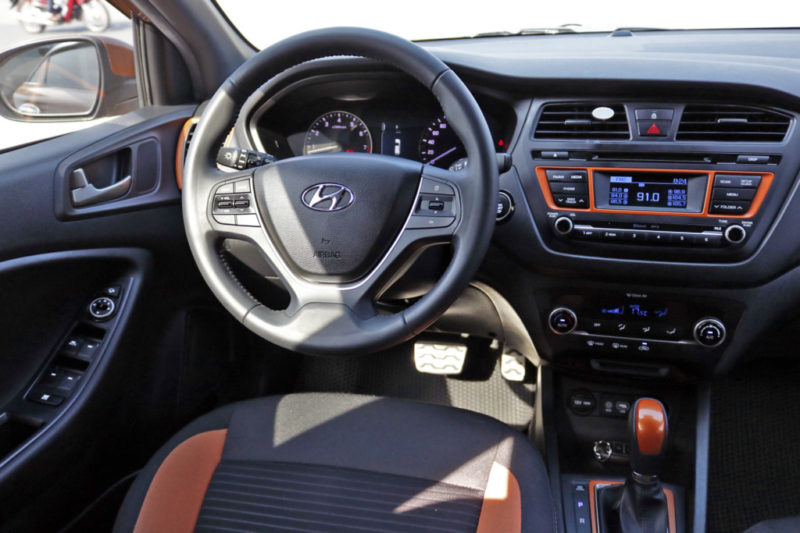 Hyundai i20 Active 1.4AT 2015 - 13