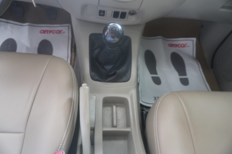 Toyota Innova 2.0MT 2012 - 17