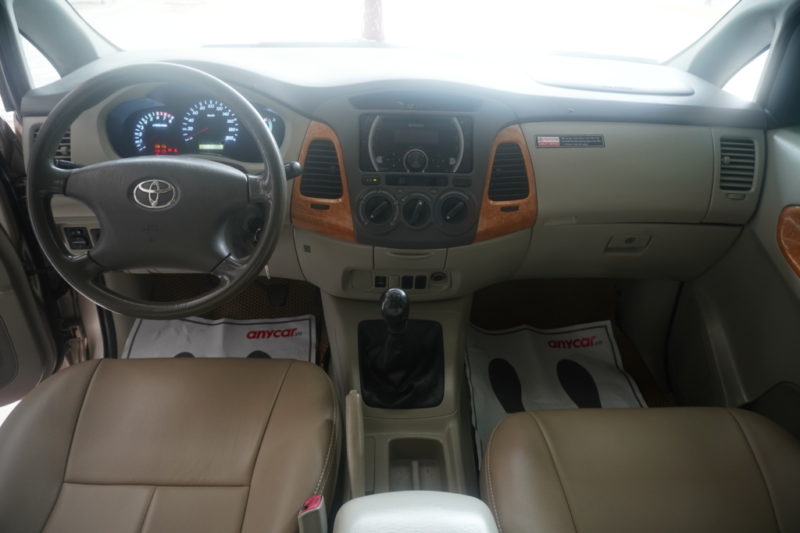 Toyota Innova 2.0MT 2012 - 19