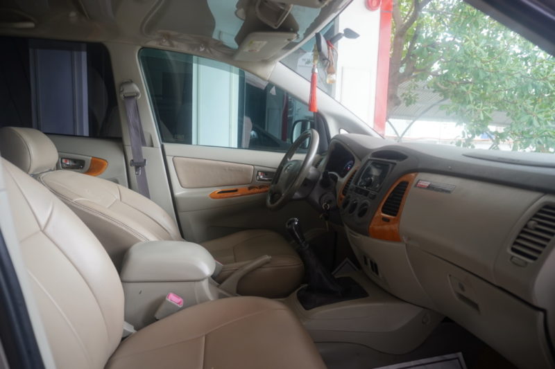 Toyota Innova 2.0MT 2012 - 10