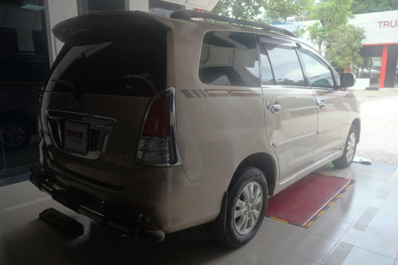 Toyota Innova 2.0MT 2012 - 5