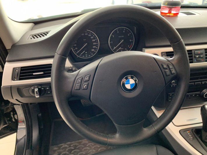 BMW 320i 2.0AT 2009 - 11