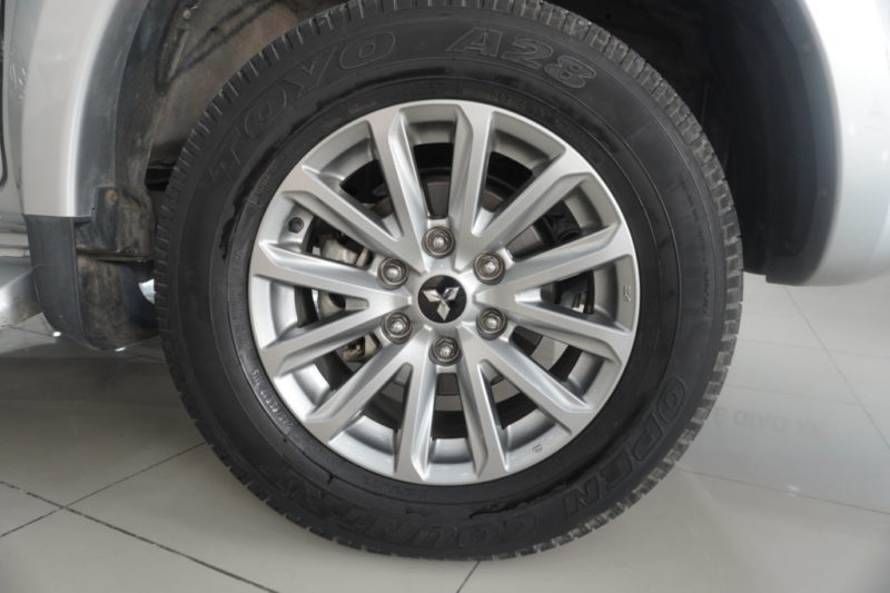 Mitsubishi Triton 4x2 AT 2.5AT 2017 - 10