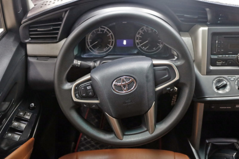 Toyota Innova E 2.0MT 2017 - 12