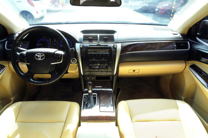 Toyota Camry E 2.0AT 2017 - 13