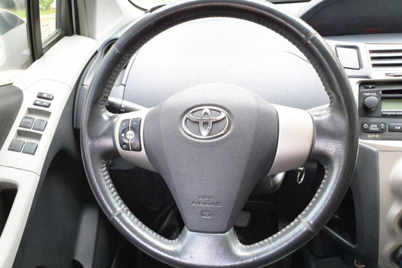 Toyota Yaris 1.3AT 2009 - 10