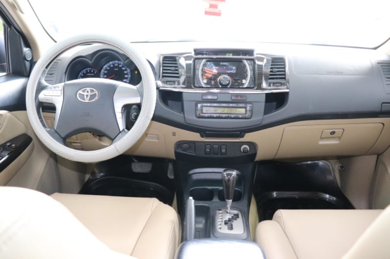 Toyota Fortuner V 4x2 2.7AT 2014 - 24