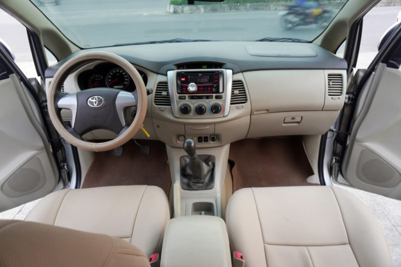 Toyota Innova 2.0MT 2015 - 12