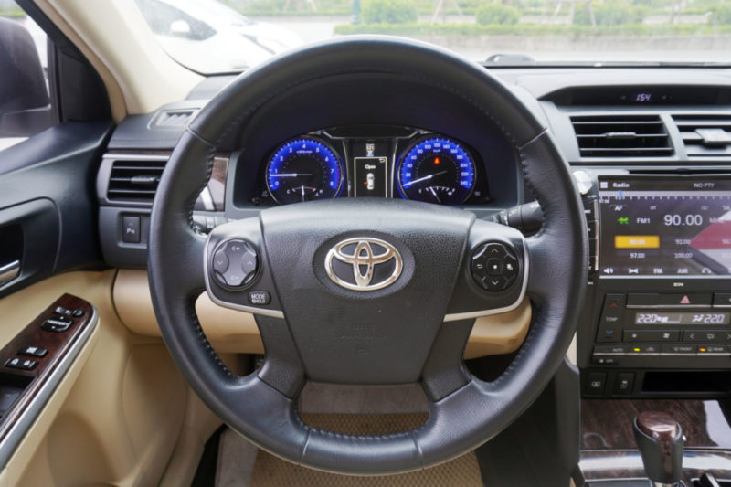 Toyota Camry E 2.0AT 2016 - 14