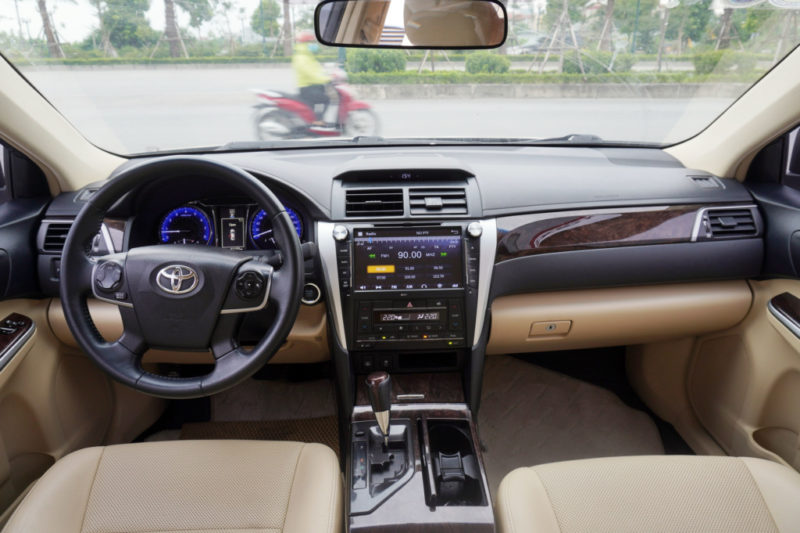 Toyota Camry E 2.0AT 2016 - 12