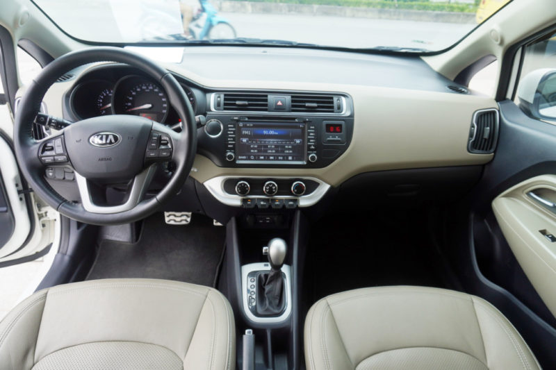 Kia Rio 1.4AT 2016 - 11