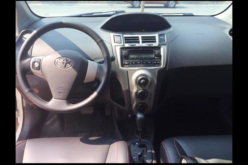 Toyota Yaris 1.3AT 2010 - 6