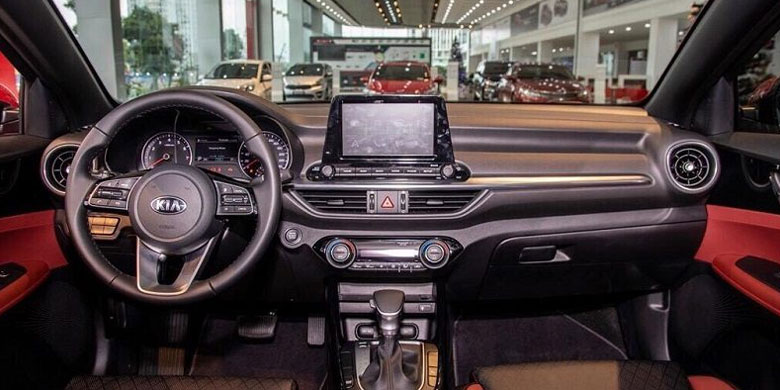 Nội thất khoang xe Kia Cerato 2019
