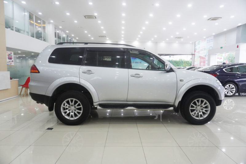 Mitsubishi Pajero Sport 2WD 2.5AT 2011 - 8