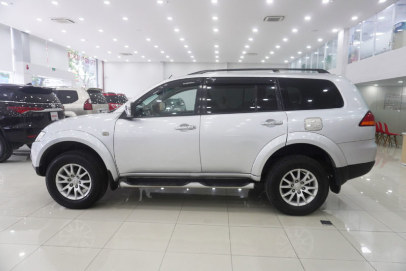 Mitsubishi Pajero Sport 2WD 2.5AT 2011 - 7