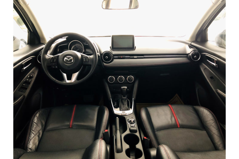 Mazda 2 Sedan 1.5AT 2016 - 13