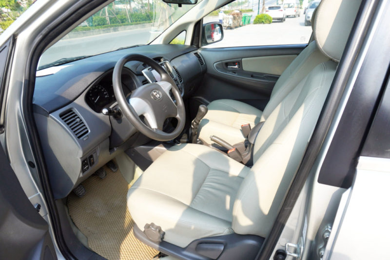 Toyota Innova E 2.0MT 2012 - 11