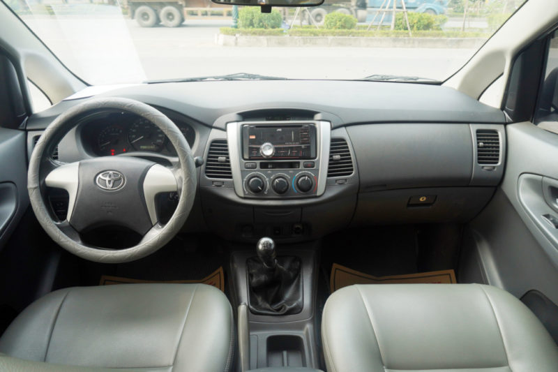 Toyota Innova E 2.0MT 2012 - 11