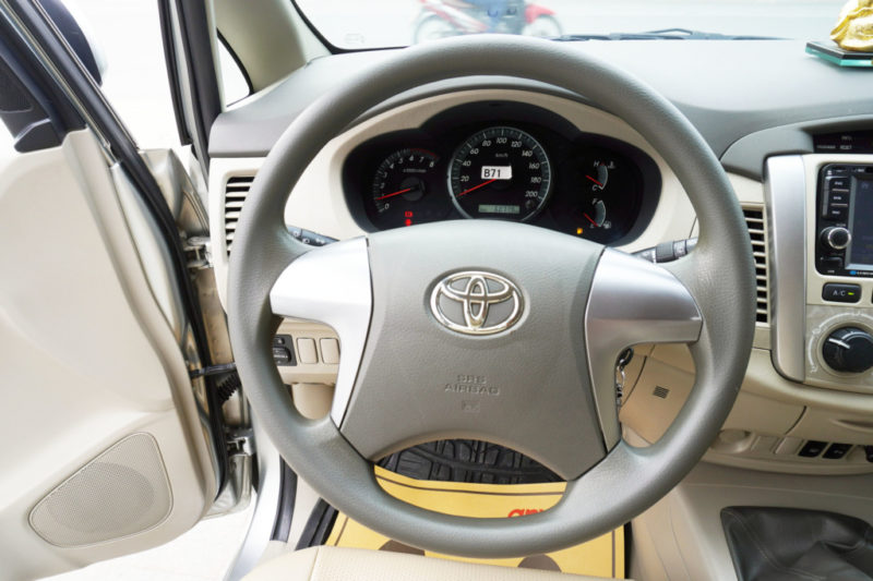 Toyota Innova E 2.0MT 2015 - 13