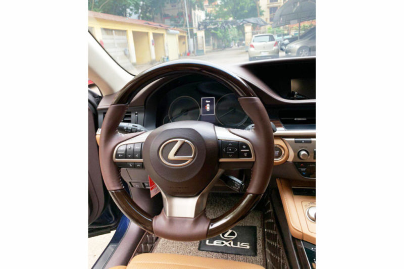 Lexus ES 2.5AT 2016 - 13