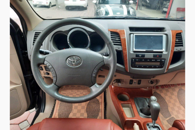 Toyota Fortuner V 4x4 2.7AT 2010 - 8