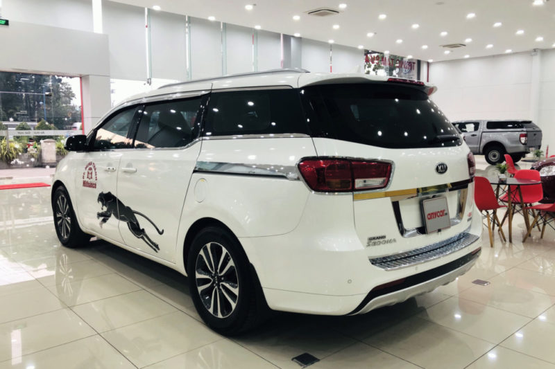 Kia Sedona 2.2AT 2017 - 6