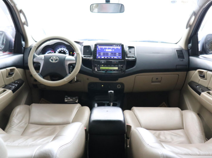 Toyota Fortuner 2.7AT 2015 - 13