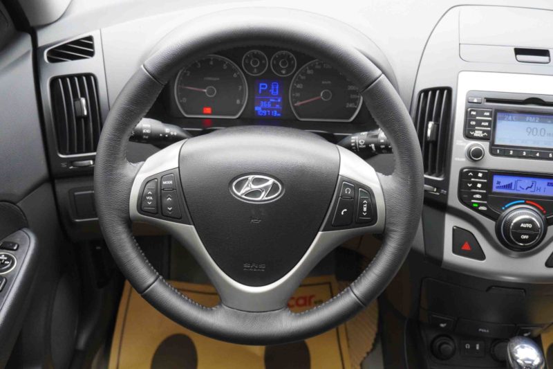 Hyundai i30 1.6AT 2009 - 16