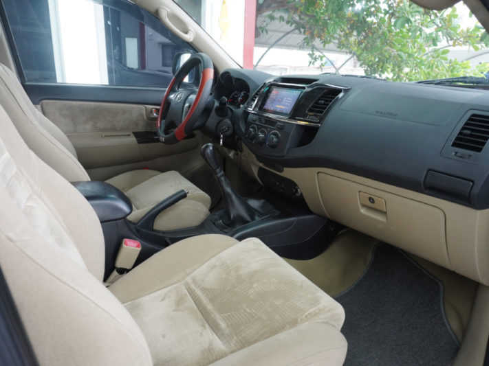 Toyota Fortuner Diesel 4x2 2.5MT 2016 - 6