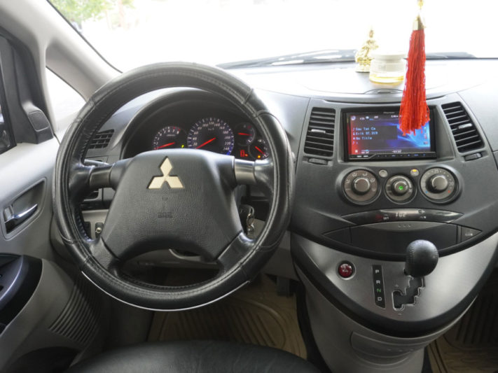 Mitsubishi Grandis 2.4AT 2005 - 9