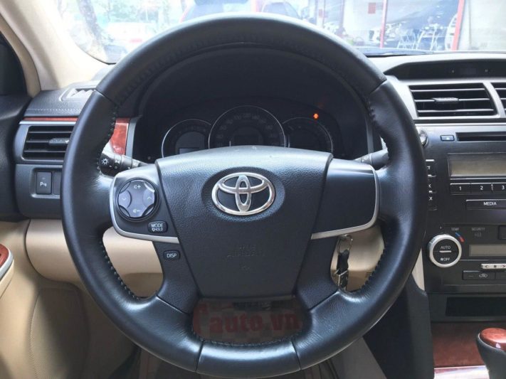 Toyota Camry E 2.0AT 2013 - 4