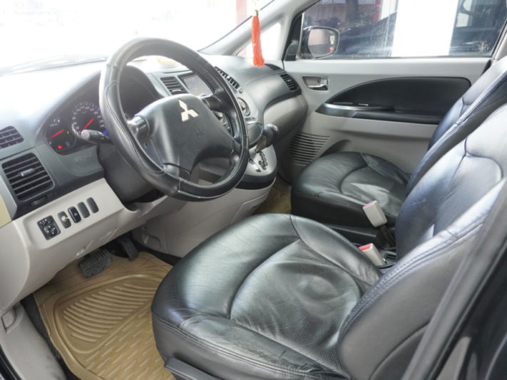 Mitsubishi Grandis 2.4AT 2005 - 6