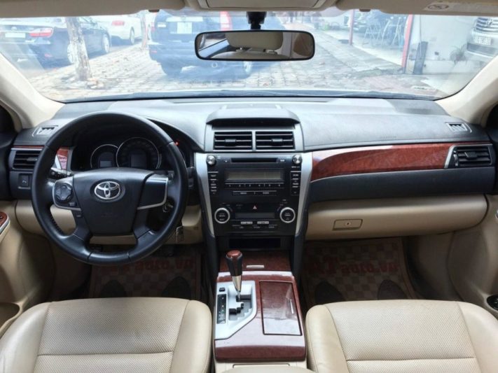 Toyota Camry E 2.0AT 2013 - 7