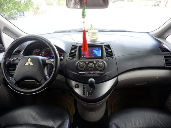 Mitsubishi Grandis 2.4AT 2005 - 7