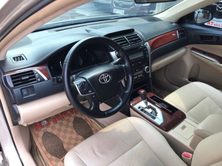 Toyota Camry E 2.0AT 2013 - 5