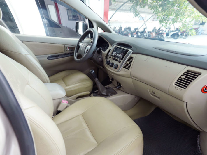 Toyota Innova 2.0MT 2014 - 8