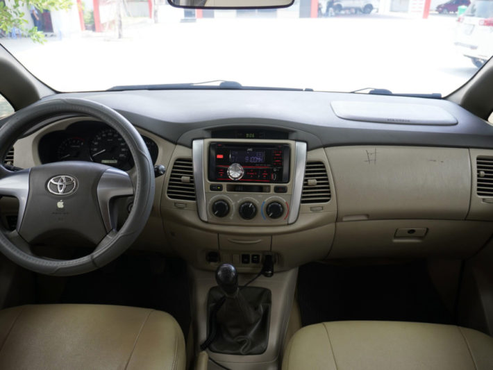 Toyota Innova 2.0MT 2014 - 12