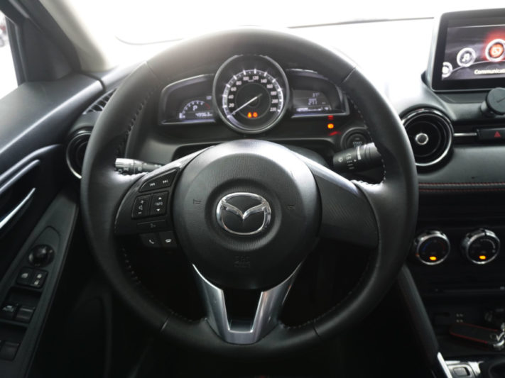 Mazda 2 Sedan 1.5AT 2016 - 12