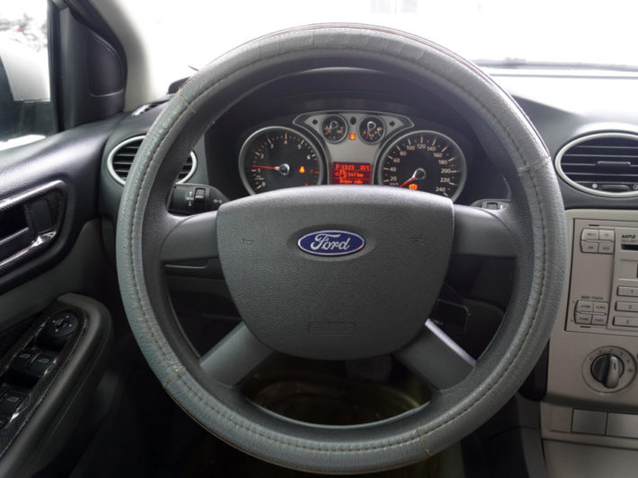 Ford Focus 1.8AT 2011 - 12