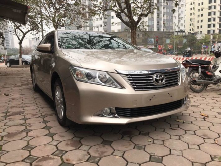 Toyota Camry E 2.0AT 2013 - 1