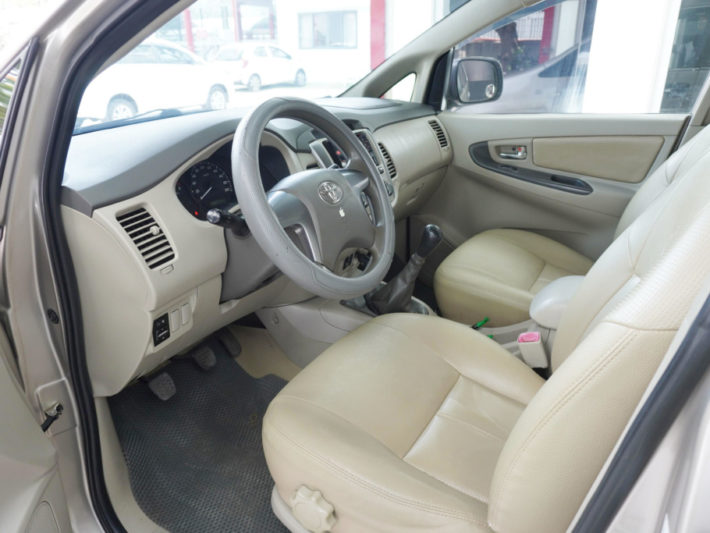 Toyota Innova 2.0MT 2014 - 7