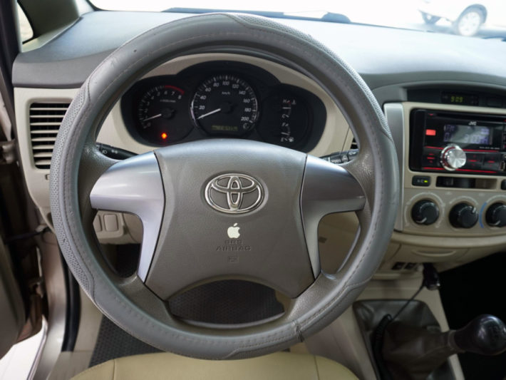 Toyota Innova 2.0MT 2014 - 13