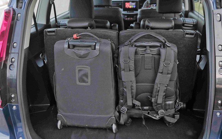 Khoang hành lý Suzuki XL7 2020