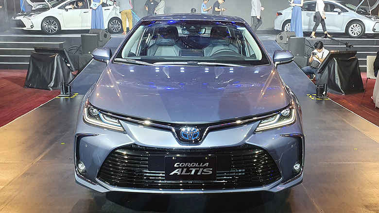 Trải nghiệm nhanh hàng nóng Toyota Corolla Altis 2020 giá từ 733 triệu  Autodailyvn  YouTube