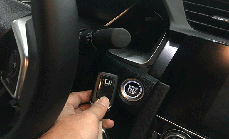 Cách khắc phục sự cố chìa khóa thông minh ô tô hết pin - 4