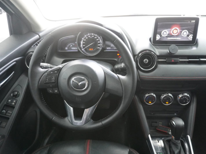 Mazda 2 Sedan 1.5AT 2016 - 9