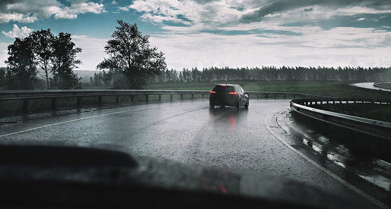 Sai lầm thường gặp khi lái xe ô tô dưới trời mưa - 8