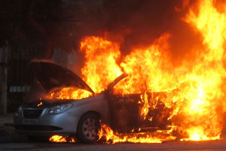 Xe ô tô bốc cháy: Nguyên nhân và cách hạn chế cháy nổ - 3