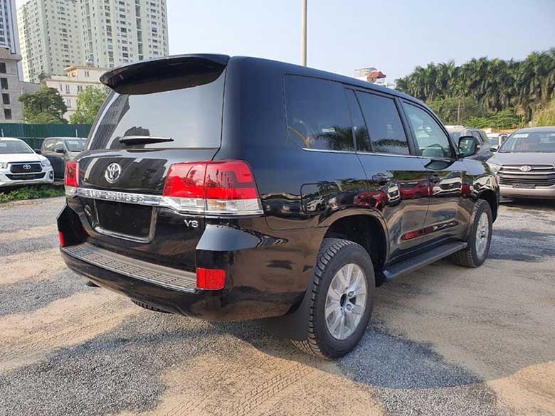 phần đuôi xe Toyota Land Cruiser 2020